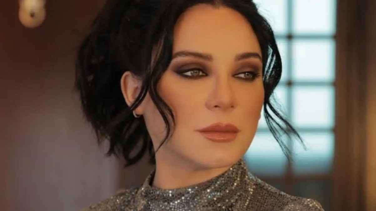 نقيب الفنانين السوريين يكشف عن شروط لإعادة سلاف فواخرجي إلى النقابة