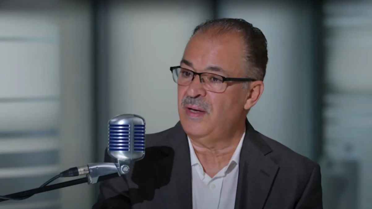 مازن الناطور يصدر بيانا بعد إقالته من منصبه