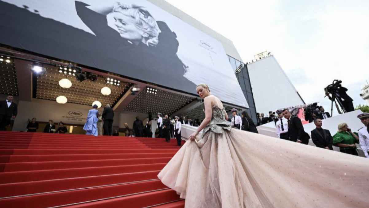 "كان السينمائي" يحظر الإطلالات الجريئة لأول مرة في تاريخه