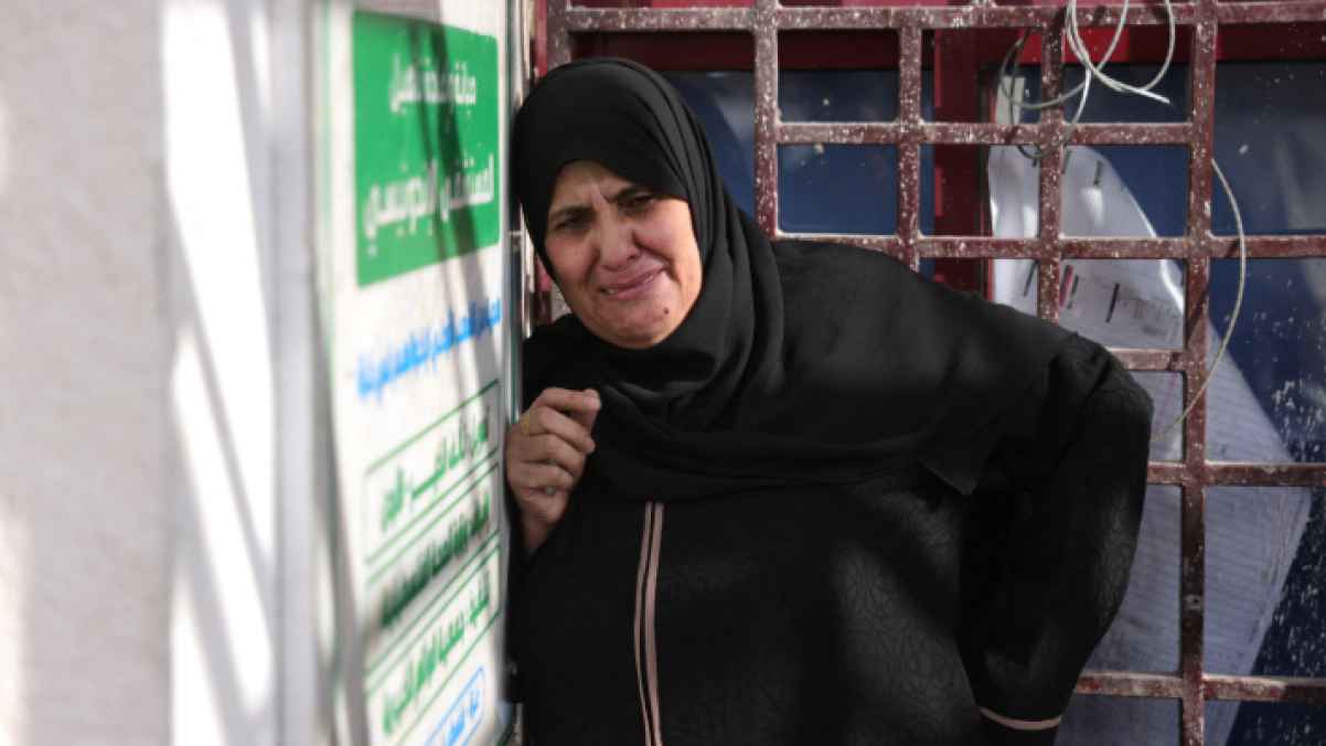 وفي قهرهم وجع للضمير  وفي بكائهم أنين في خاصرة الإنسانية