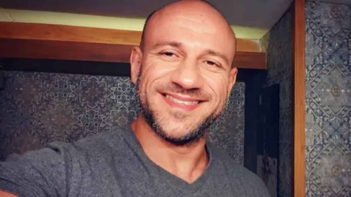 "نسألكم الدعاء".. المــوت يفجع أحمد مكي