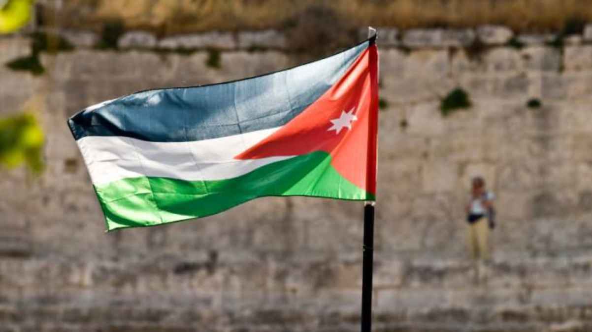 تستحق الفخر  بوطنك فارفع راسك أنت أردني