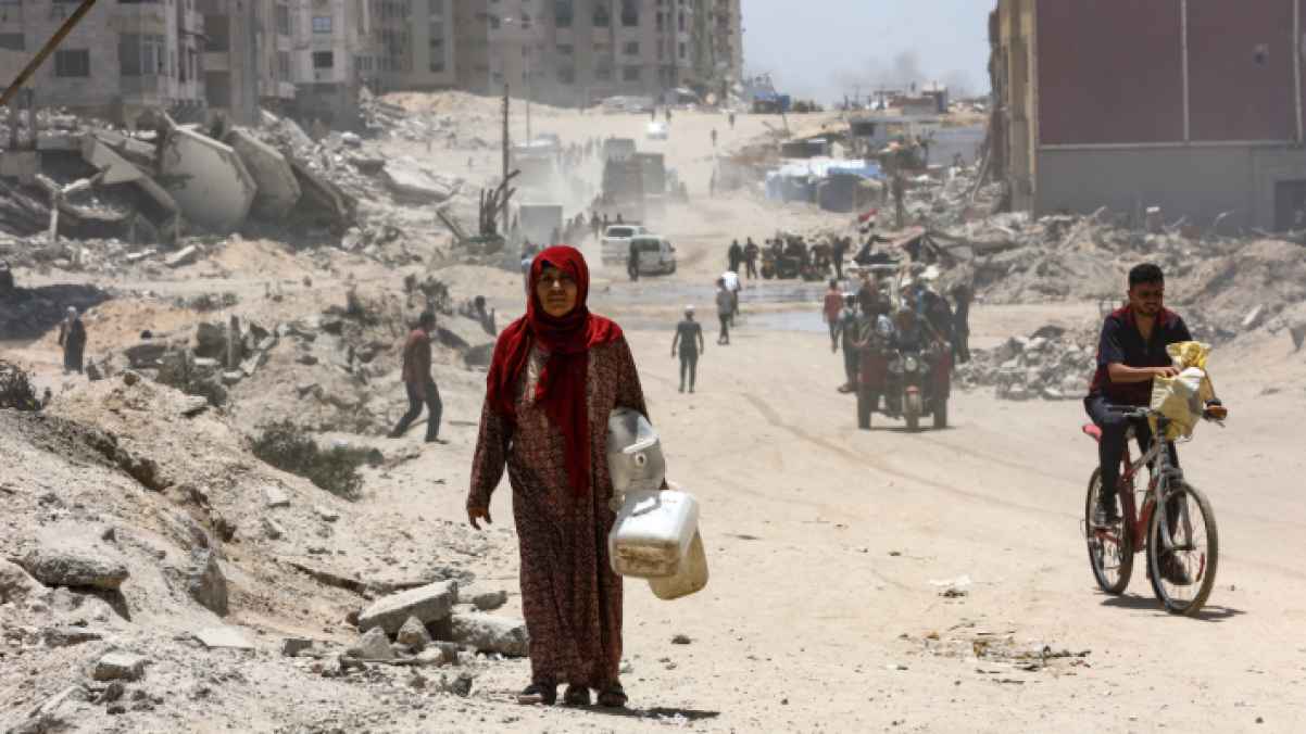رحلة قاسية .. وفي خطواتها أنين ووجع