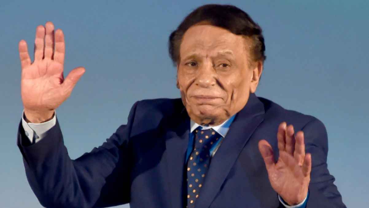 عادل إمام داخل مستشفى.. صورة "مفبركة" تُثير قلق محبيه