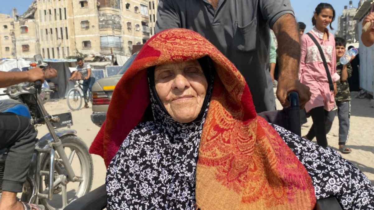 In Al-Mawasi... A Woman from Khan Younis Speaks the Silence of Displacement with the Pain of Memories