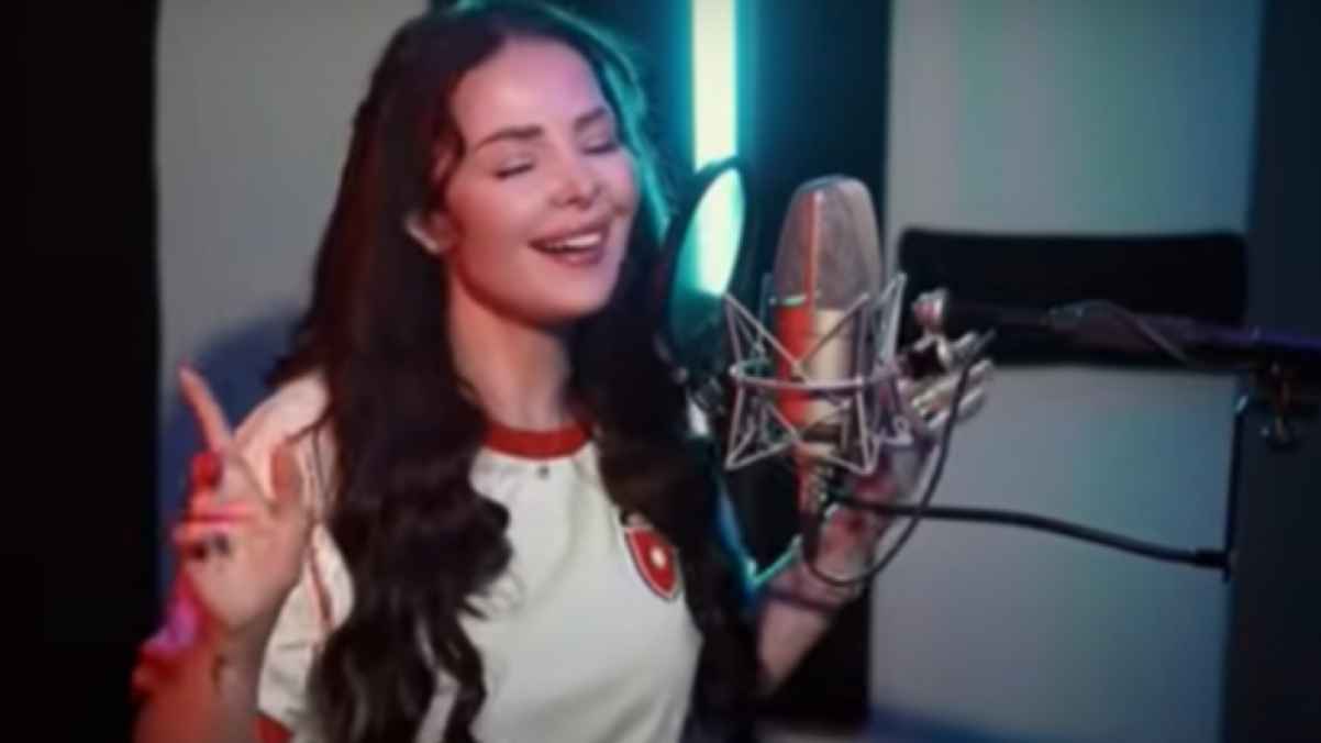 ديانا كرزون تدعم منتخب النشامى بـ"العب يا نشمي"