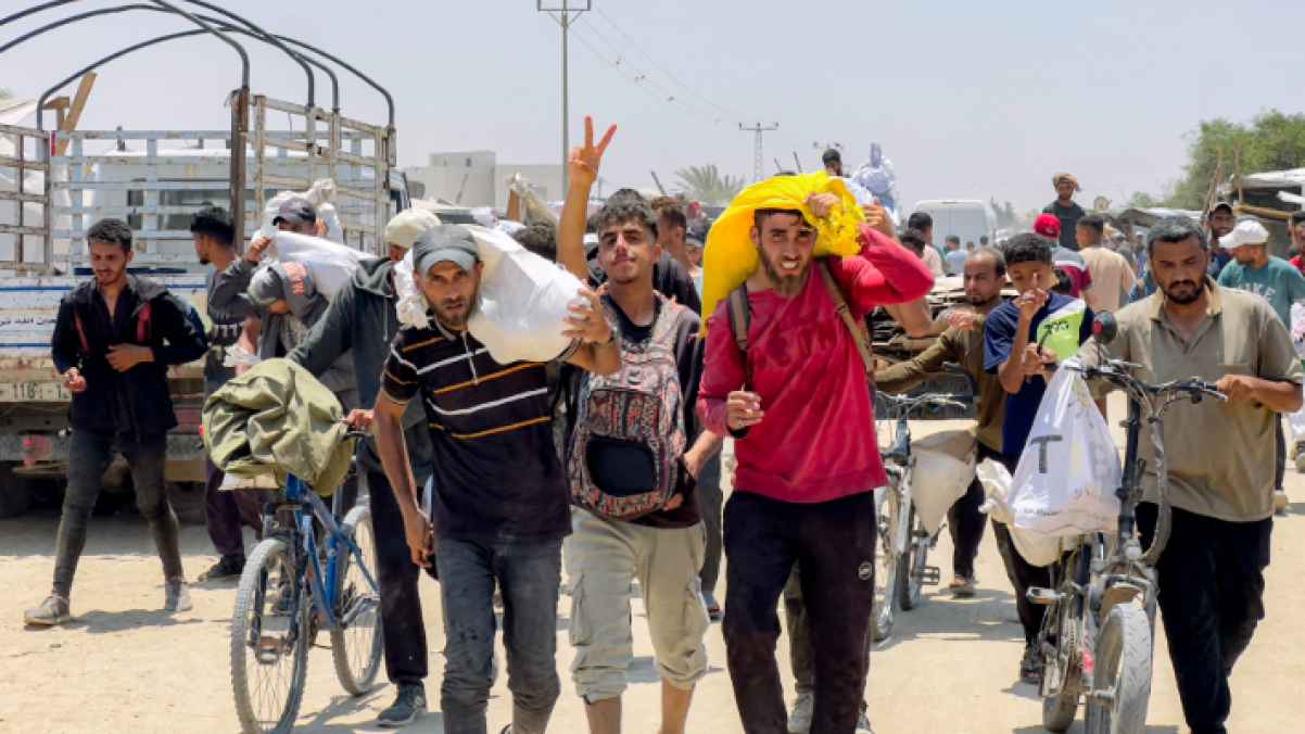 وطنهم رغم أنوفهم.. الخبز لا يكفي لكن العزيمة تُشبع