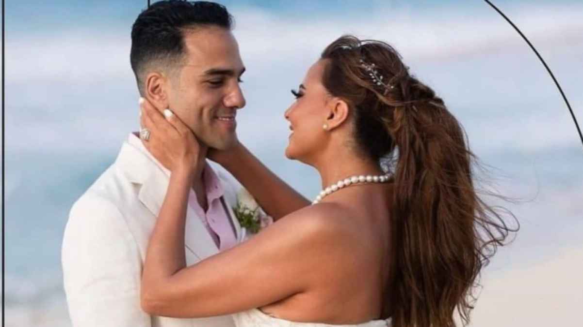 Bushra officially announces her separation after 10 months of marriage