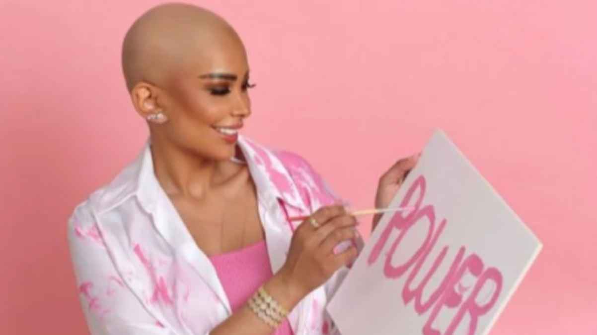 Kuwaiti Influencer Shocks Her Audience by Shaving Her Head Completely Due to Cancer – Video