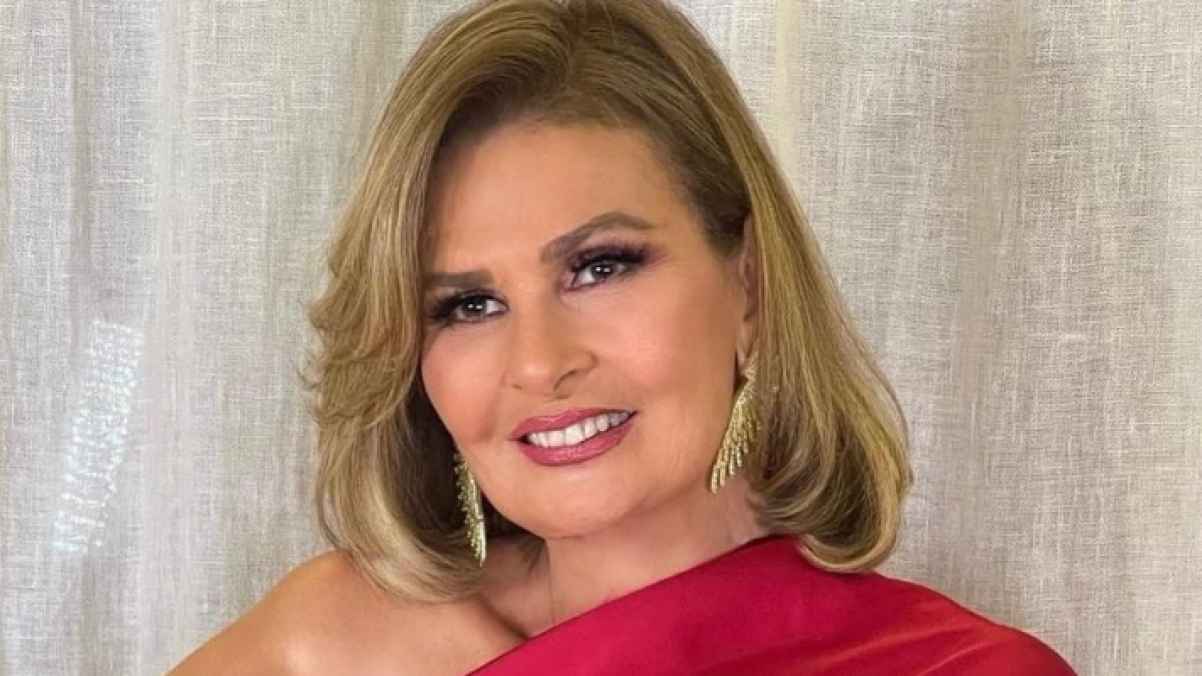 يسرا متأثرة:"فراق أمي قاطع فيا للنهاردة" - فيديو