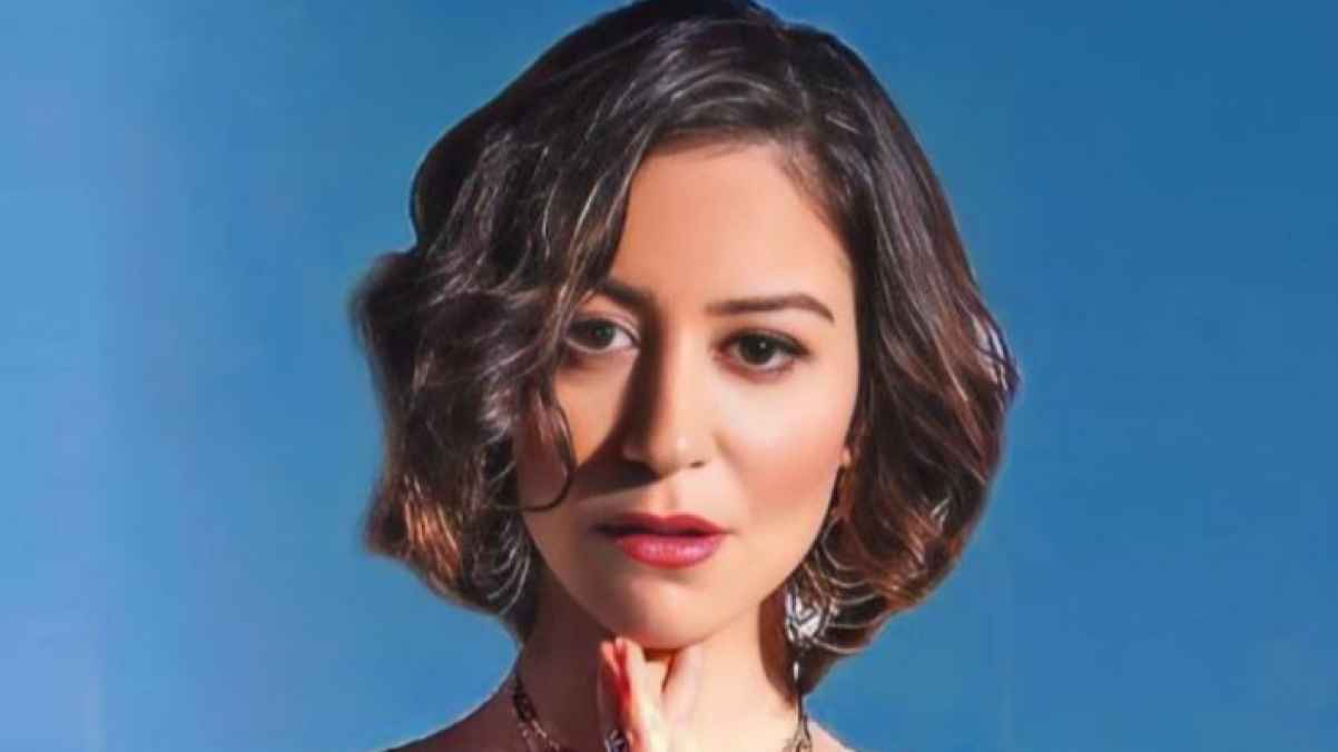 "خطوبة منة شلبي من شاب وسيم" حديث مواقع التواصل وهذا ردّها - صورة