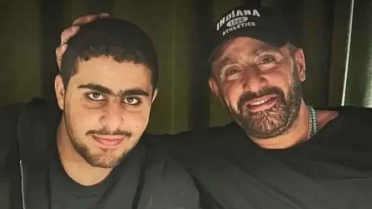 نجل أحمد السقا يتعافى بعد جراحة ناجحة لاستئصال "ورم "