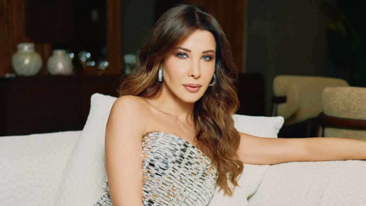 Unexpected reaction from Nancy Ajram after a fan storms the stage – Video