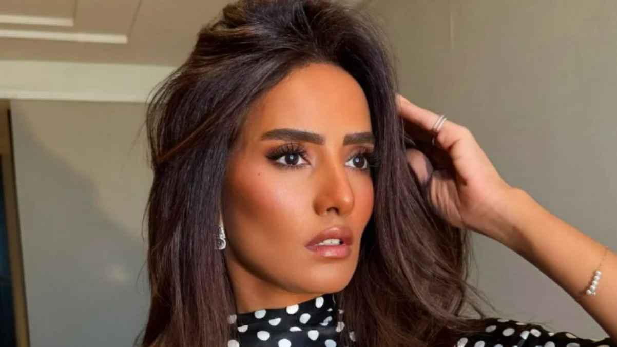 "ورد وشوكولاتة" يجمع زينة ومحمد فراج