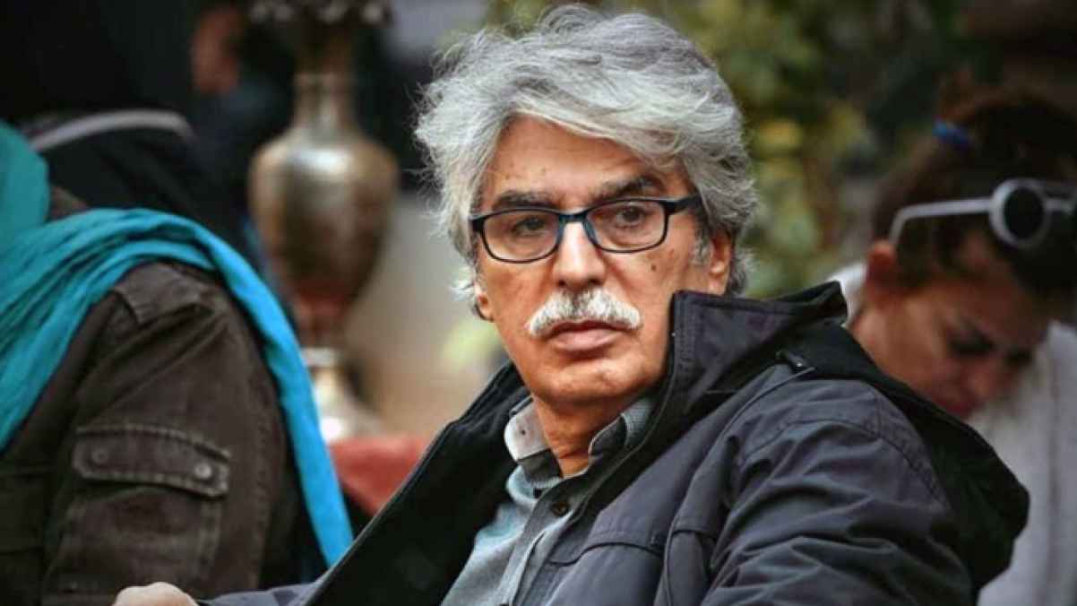 عباس النوري يوثق لحظات عفوية مع حفيدتيه  - فيديو