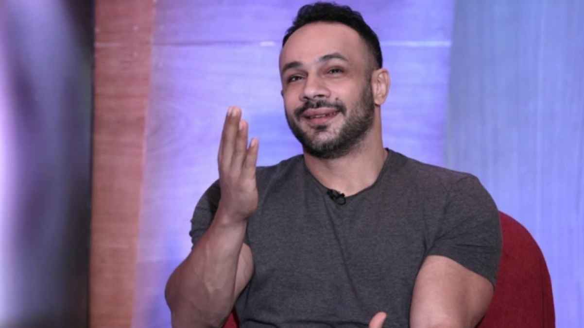 "لما أموت امسحوا الفيلم ".. منشور ساخر من محمد عطية يشعل التعليقات