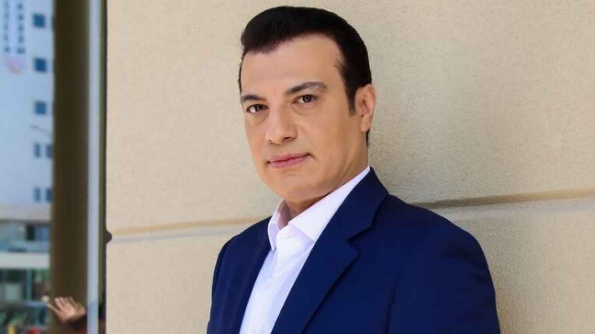 شقيق الراحل محمد رحيم يلوّح بمقاضاة إيهاب توفيق