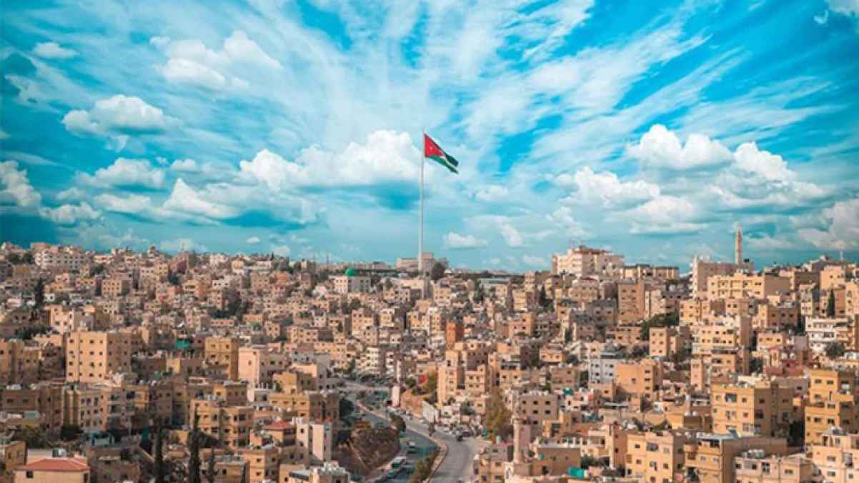 هلع وخوف.. العناية الإلهية تحول دون حدوث كارثة في عمان