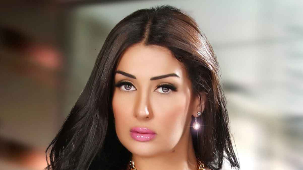 غادة عبد الرازق تظهر على كرسي متحرّك وتثير قلق الجمهور - فيديو
