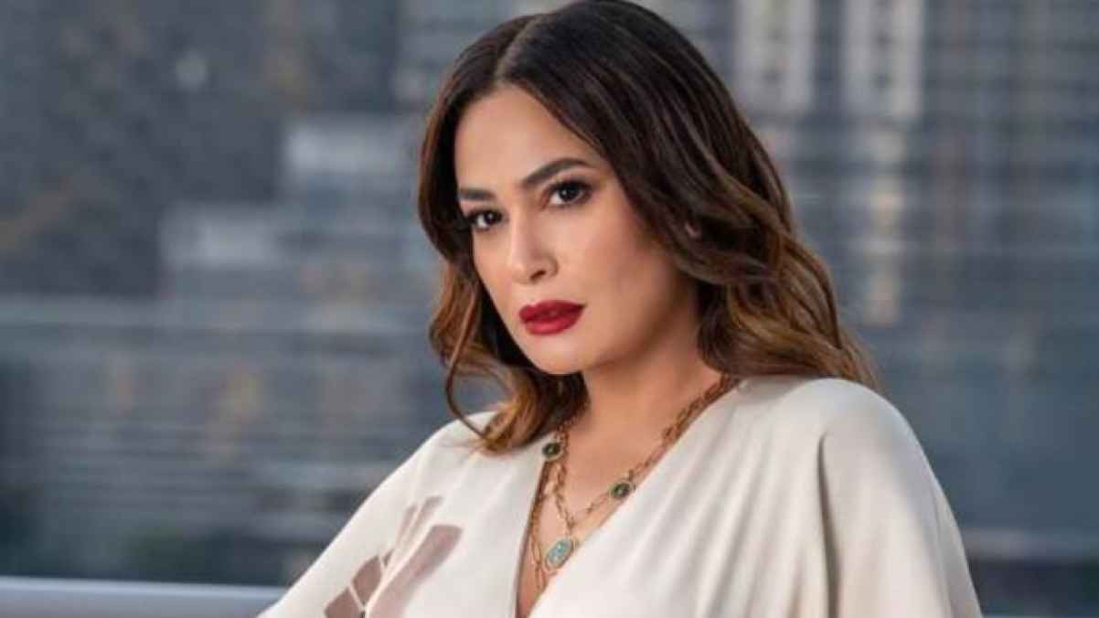 المــوت يفجع هند صبري بوالدتها