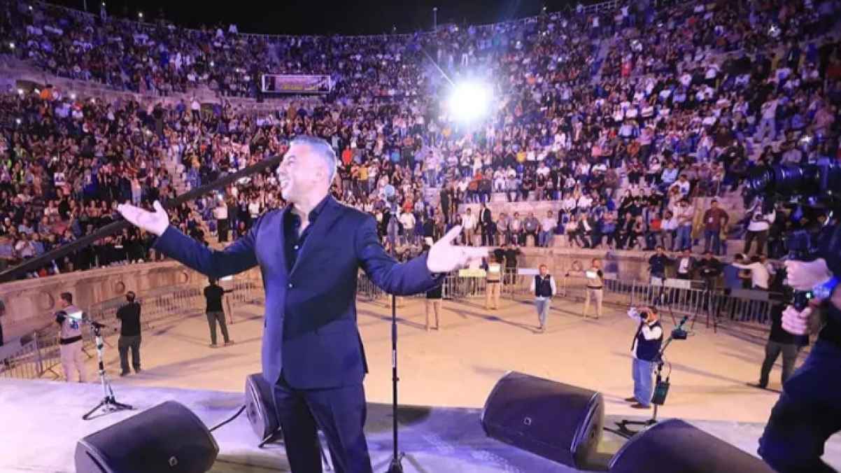 عمر العبداللات يضيء حفل افتتاح مهرجان جرش الـ39 كـ"صوت الأردن"