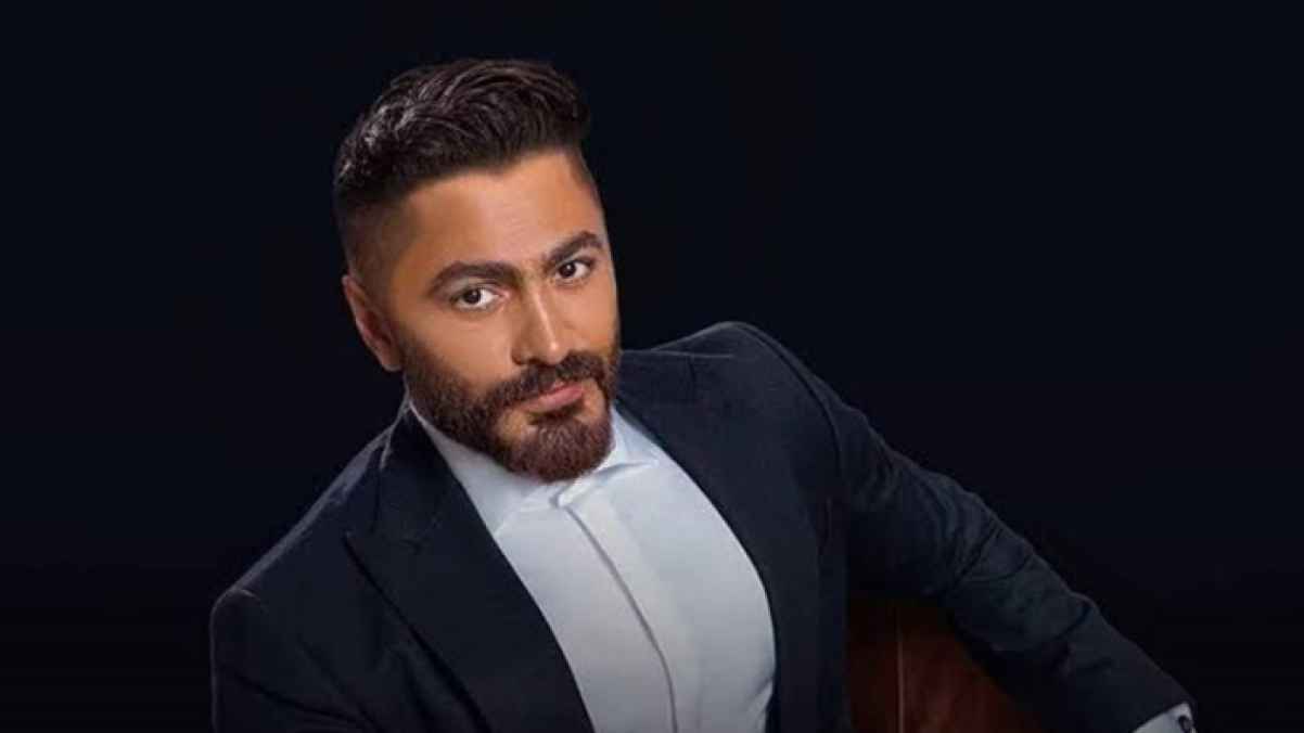جدل بين تامر حسني و"فنان كبير" بسبب ترتيب الألبومات