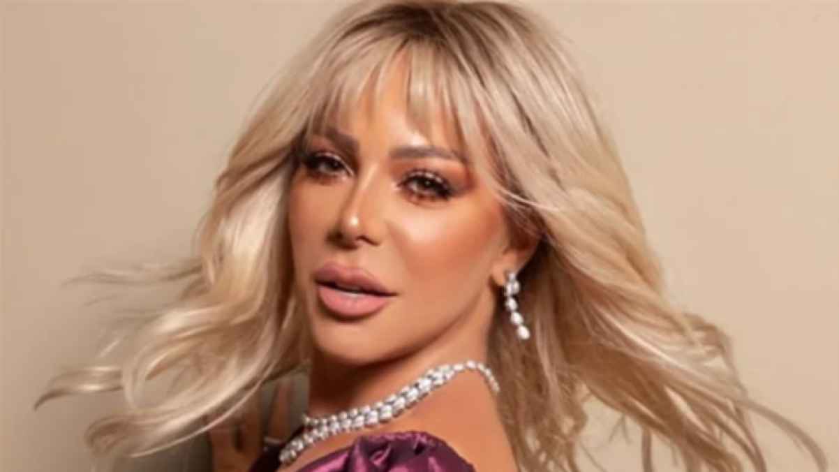 سوزان نجم الدين تؤدي مناسك العمرة
