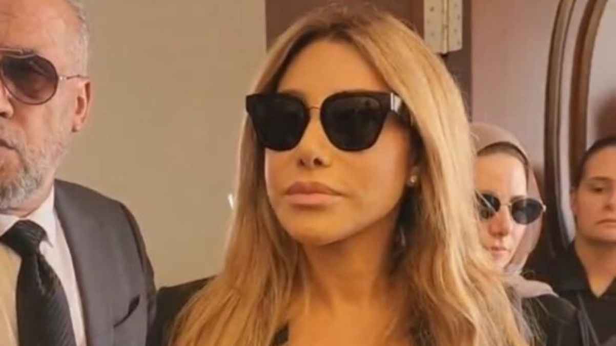 حديث مواقع التواصل.. فيروز تبادر بلفتة دافئة تجاه نجوى كرم  في عزاء الرحباني - فيديو