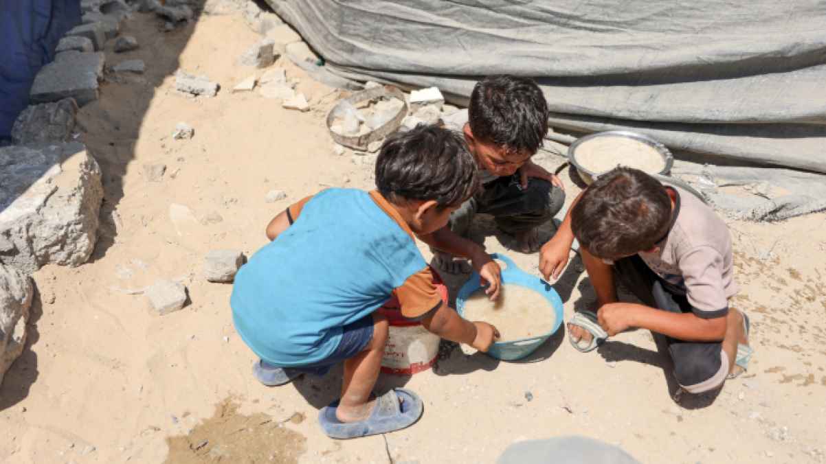 لقيمات بعد ساعات انتظار.. وجبة تُشبه النصر في غــزة