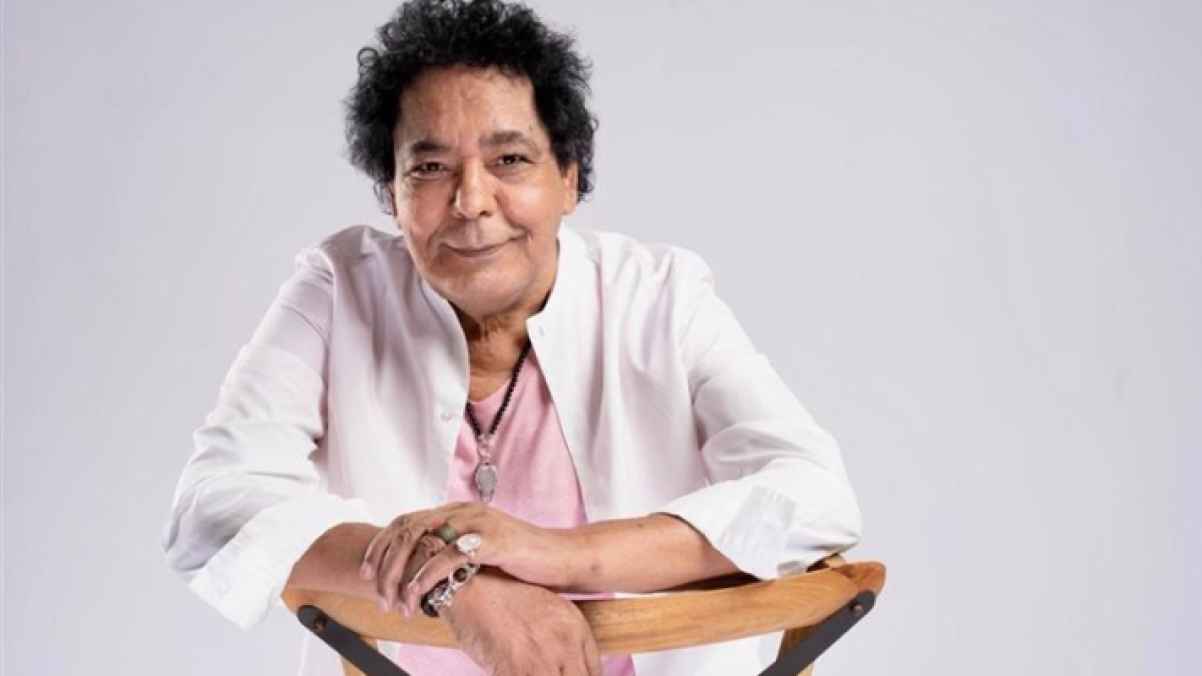 Mohamed Mounir Sends a Message to His Fans After Health Scare