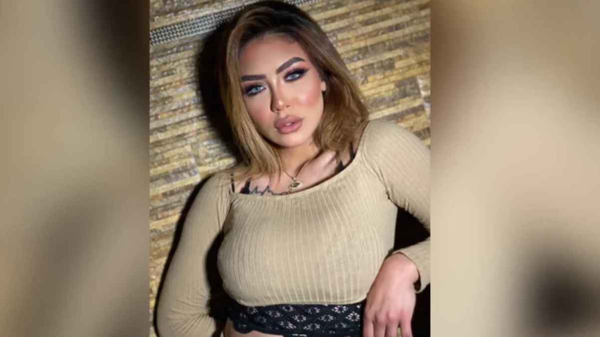 برفقة طليقها.. "فيديو مسيئ" للبلوغر هدير عبد الرازق وأسرتها تعلق