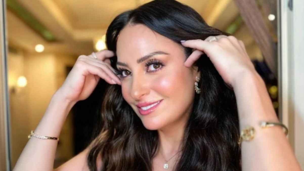 نرمين الفقي تخطف الأنظار بإطلالة صيفية في الساحل الشمالي