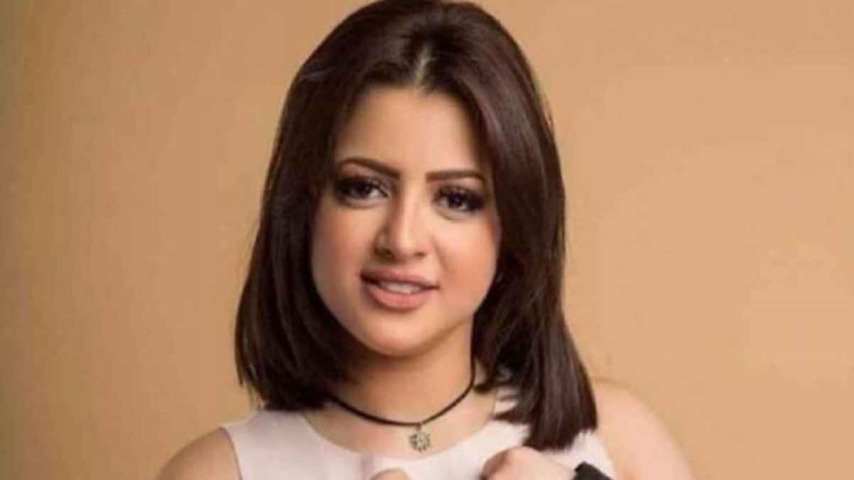 صورة من المستشفى.. منى فاروق تطلب الدعاء من جمهورها