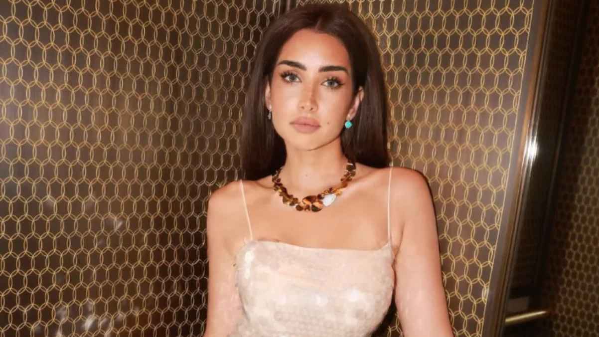 هنا الزاهد: "أأمن مكان بين ذراعي والدتي"