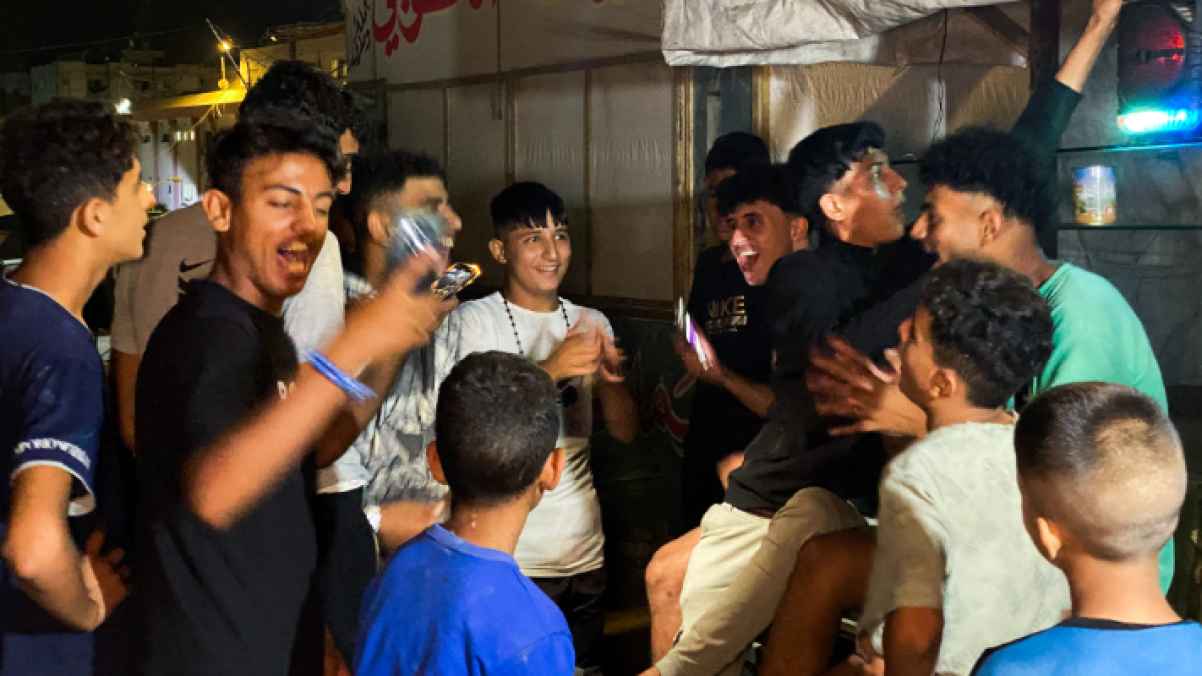 وقف النار يعيد النبــض لغزة.. فرحة تولــد من بين الأنقاض - فيديو