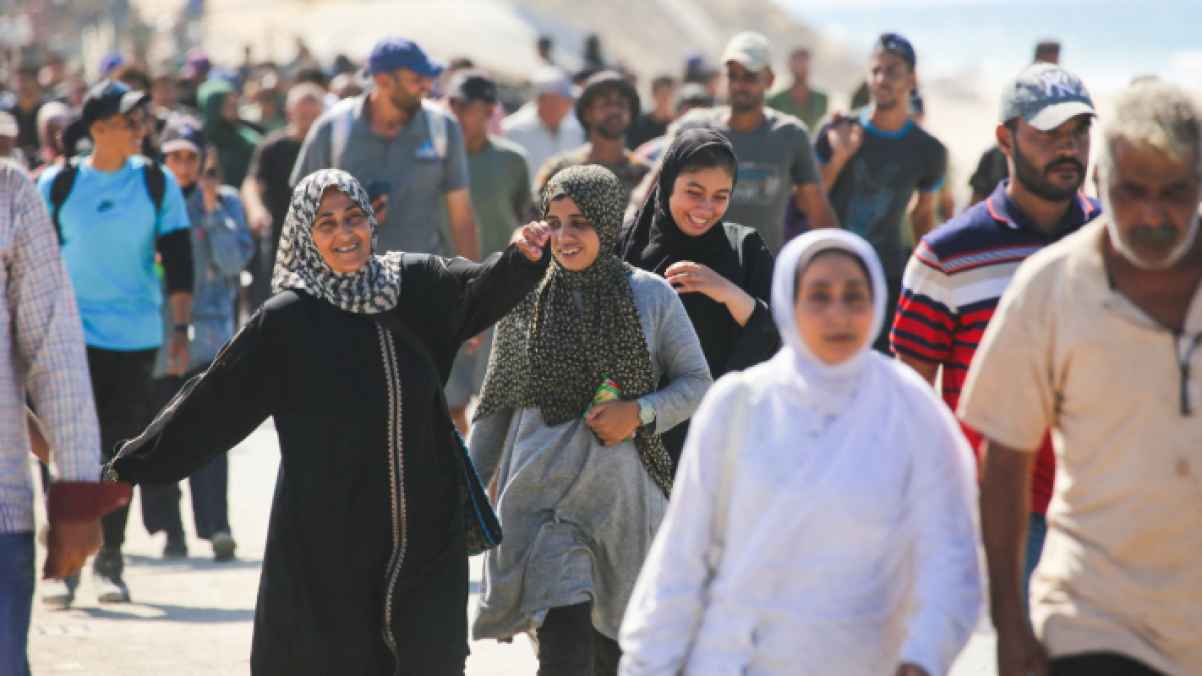 الحياة تعود إلى ما تبقى من المدينة المناضلة