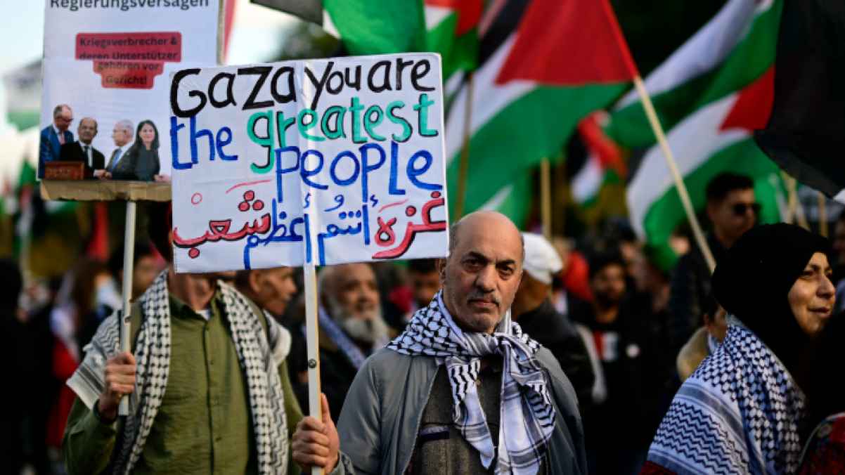 رسالة من العــالم: غزة أنتم أعظم شعب