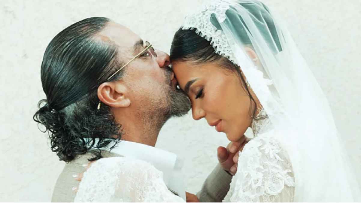 هادي الباجوري يفاجئ زملاءه بزواجه من بطلة "هيبتا" - صور