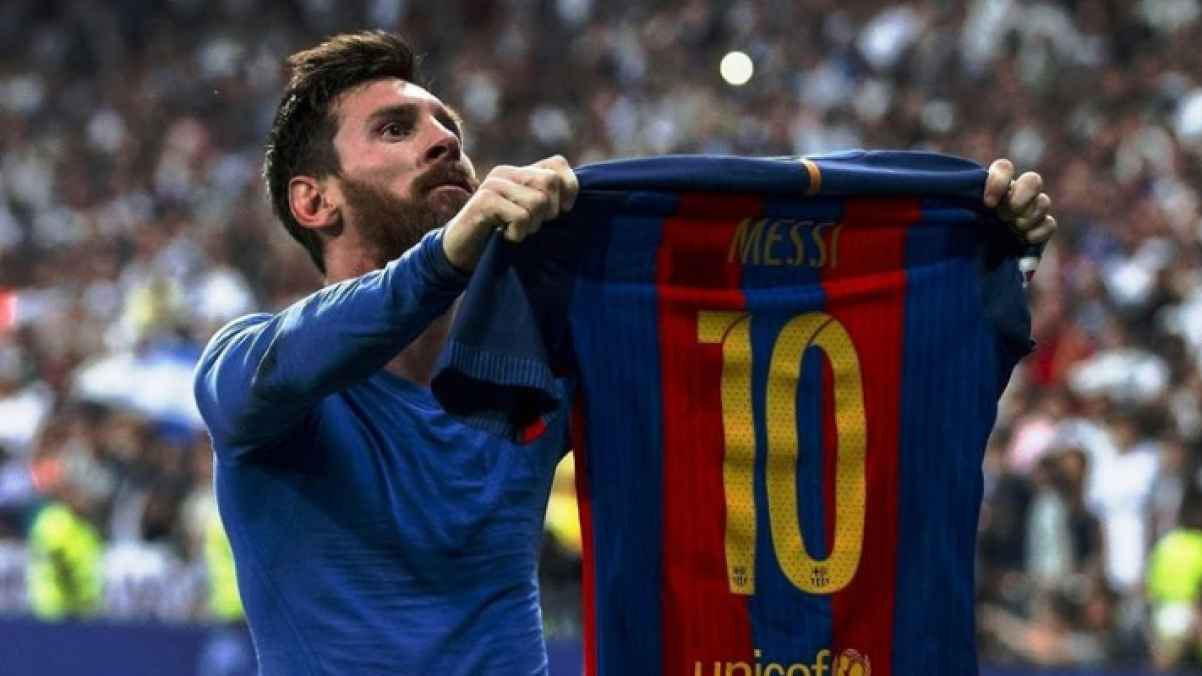 "شبهات ومخالفات".. ميسي يواجه خطر هدم فيلته في إيبيزا