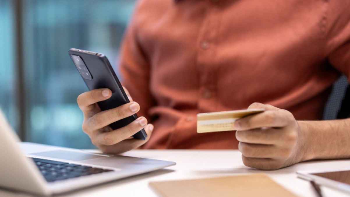 ميتا تطلق أدوات جديدة لمكافحة الاحتيال على ماسنجر وواتساب