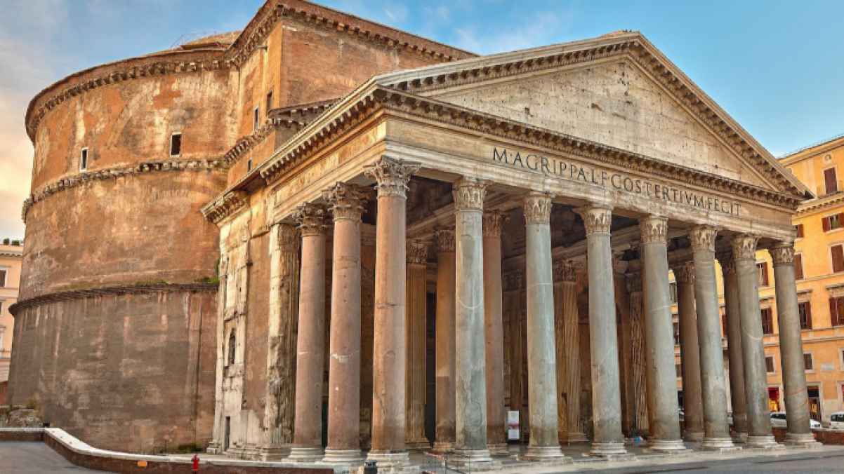 وفاة سائح إثر سقوطه من معلم سياحي مشهور