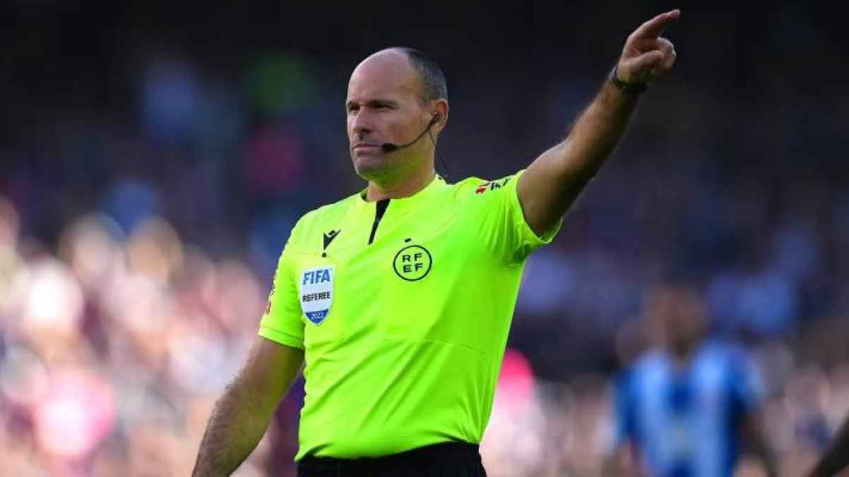 لاهوز يفجّر الجدل: برشلونة حُرم من ركلة جزاء واضحة أمام كارفخال
