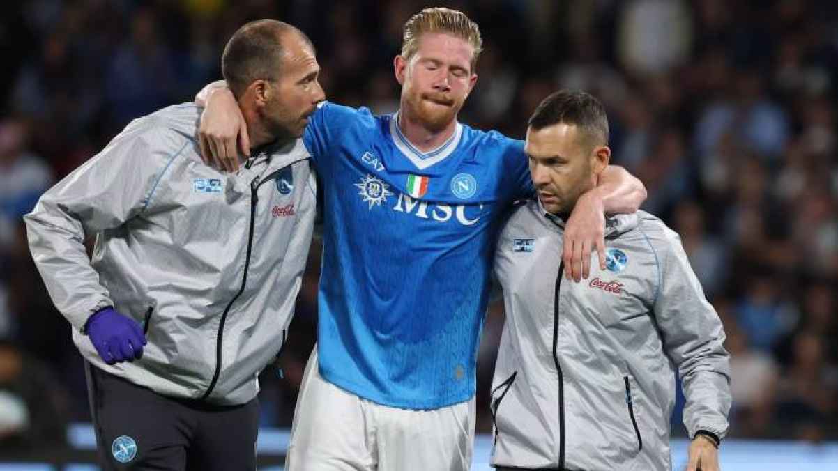 جراحة دي بروين تنهي موسمه فعلياً وتجمد أحلام نابولي