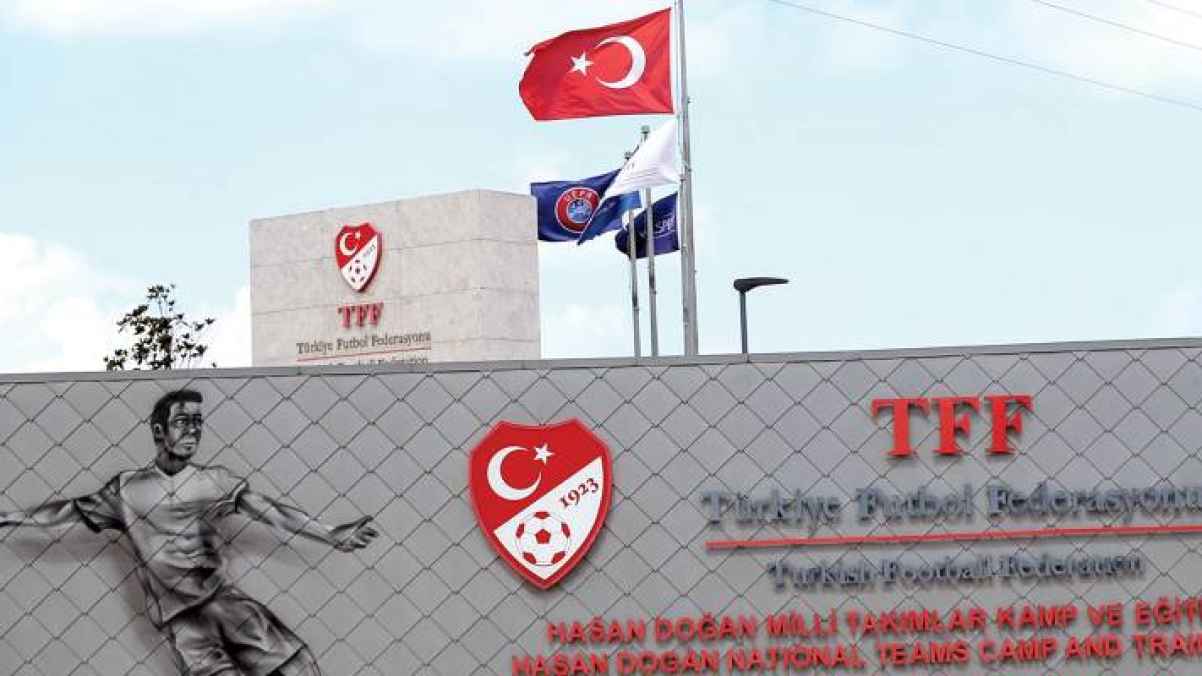 فضيحة فساد تاريخية تهز تركيا.. 152 حكمًا متهمًا بالمراهنات