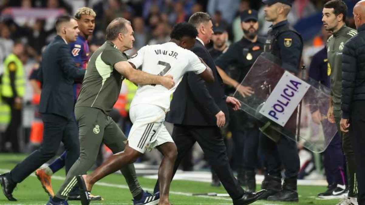 فينيسيوس يتجاهل الونسو ويشعل التكهنات حول بقائه في ريال مدريد