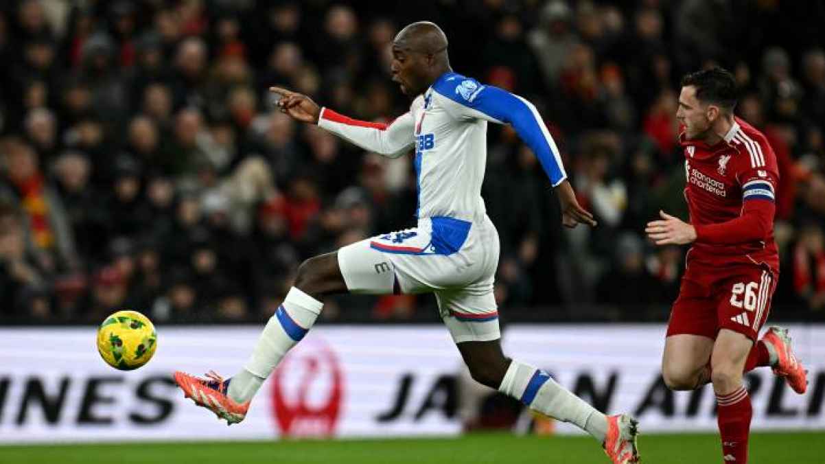 سقوط جديد للريدز.. كريستال بالاس يقصي ليفربول من كأس الرابطة بتغلبه عليه بثلاثية نظيفة