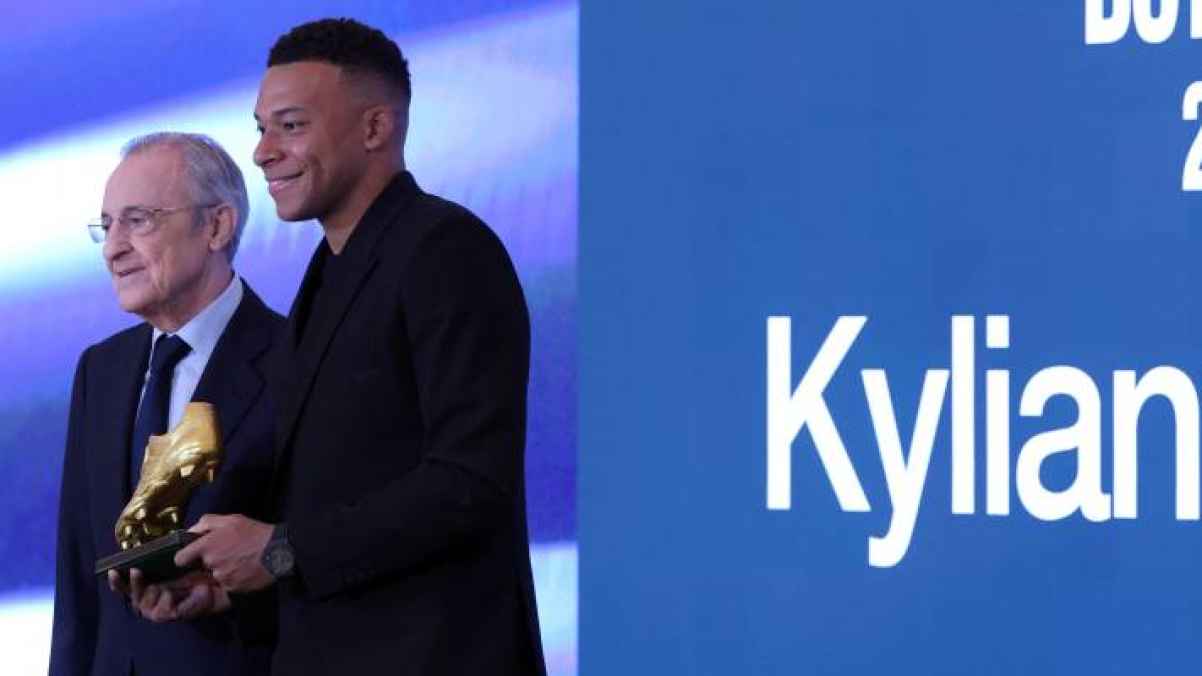 مبابي يتسلم الحذاء الذهبي للدوري الإسباني لموسم 2024 / 2025