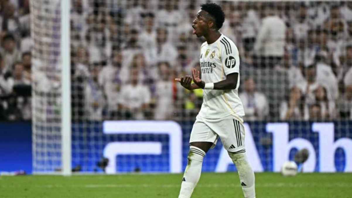 "القضية أُقفلت": تشابي ألونسو يغلق باب الجدل حول فينيسيوس