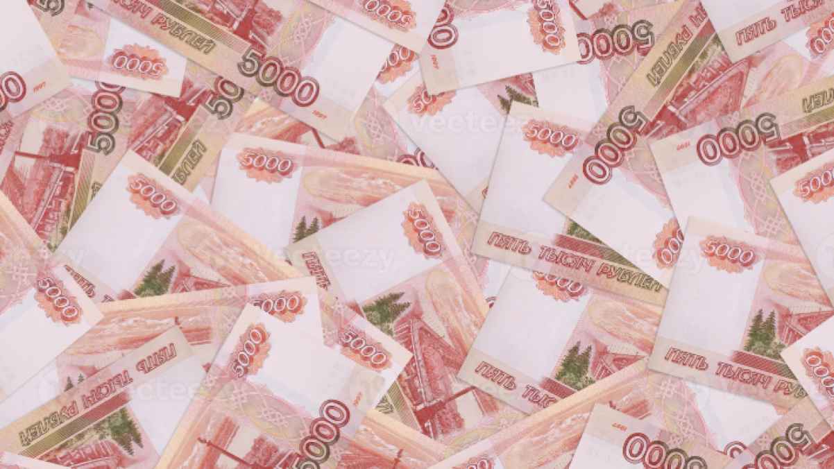 عامل يتلقى جميع رواتب زملائه ويرفض إعادتها في روسيا