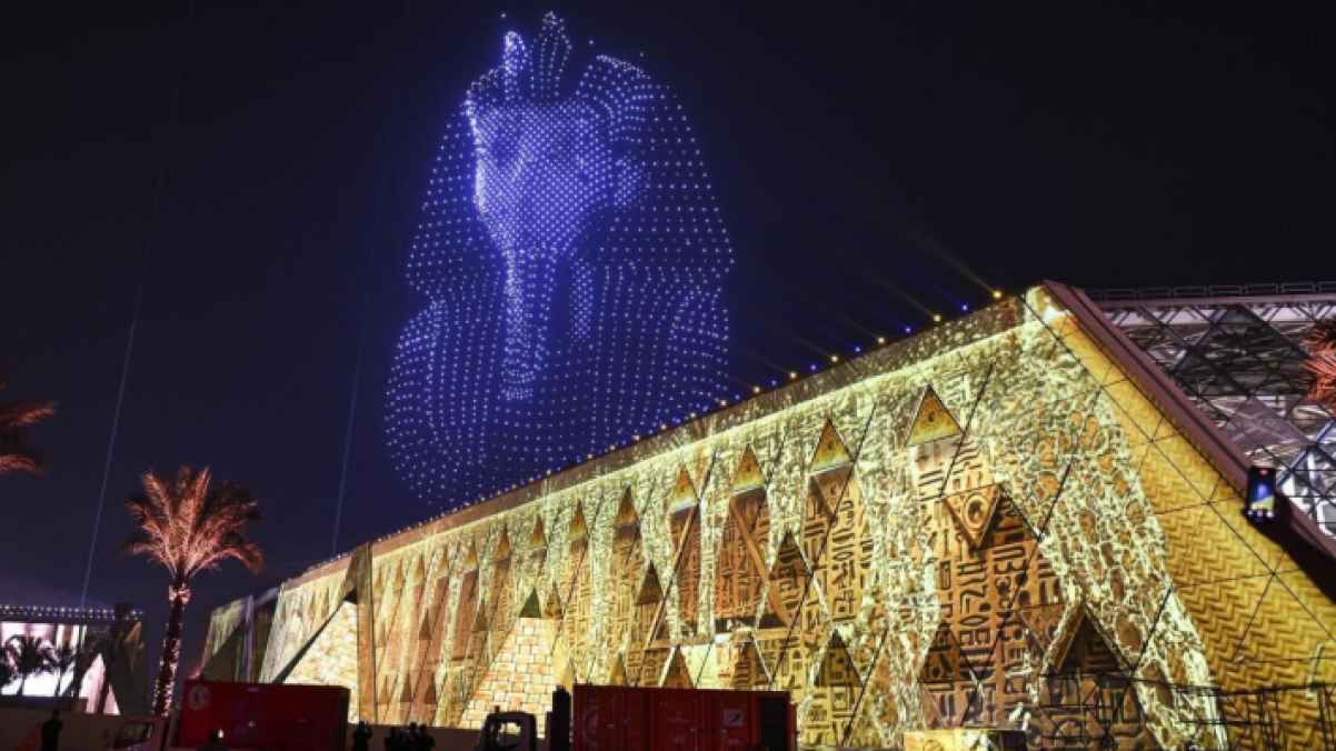 افتتاح المتحف المصري الكبير يذهل الجميع باحتفالاته – صور